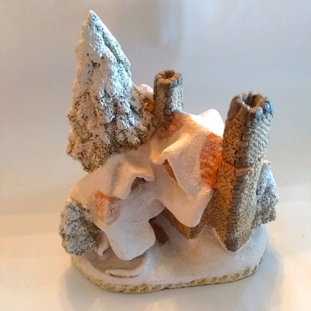 David Winter  Holiday Collectible -  Snow Cottage England 1984 HTF! Mint